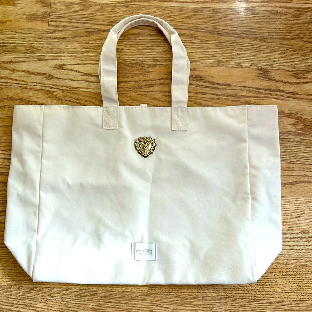 Sale! Dolce & Gabbana Devotion tote heart detail new without tags ❤️